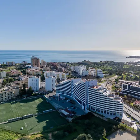 Spectacular 2 Bed Apartment, Huge Terrace And Sea View 波尔蒂芒