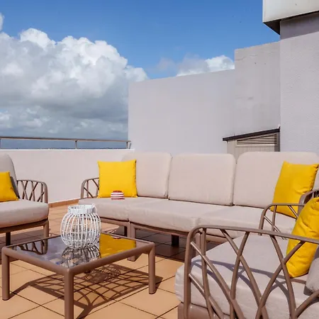 Spectacular 2 Bed Apartment, Huge Terrace And Sea View *