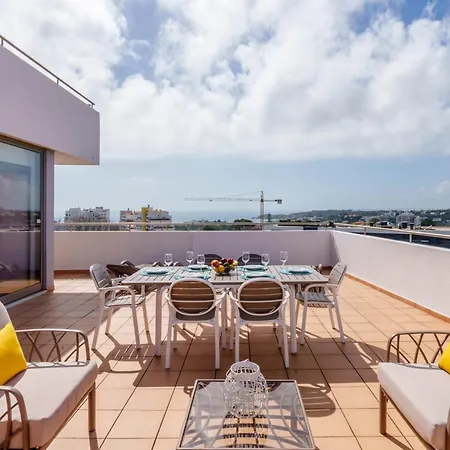 Spectacular 2 Bed Apartment, Huge Terrace And Sea View