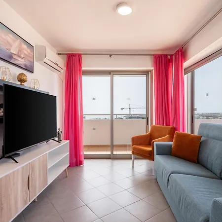 Spectacular 2 Bed Apartment, Huge Terrace And Sea View 波尔蒂芒