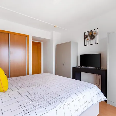 Apartment Spectacular 2 Bed Apartment, Huge Terrace And Sea View *